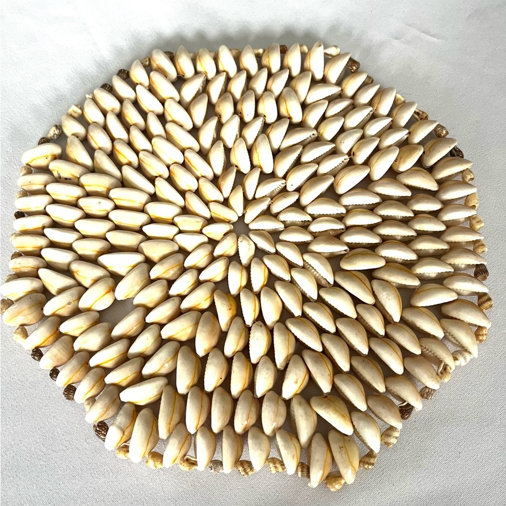 Vintage Shell Trivet - Picture 2 of 3